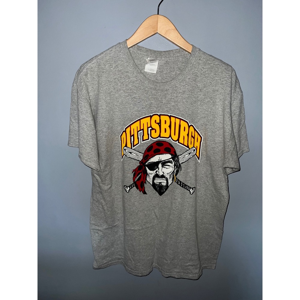 Gildan Pittsburgh Pirates Baseball Graphic T-Shirt Mens Large Gray Short Sleeve